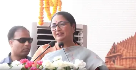 सीएम रेखा गुप्ता ने दिल्ली से 1400 श्रद्धालुओं को सोमनाथ ले जा रही ट्रेन को दिखाई हरी झंडी   