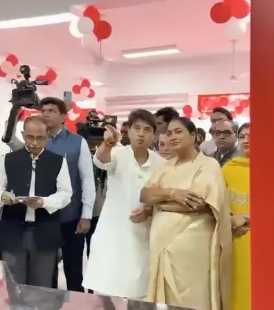 नेहरू प्लेस डाकघर का लोकार्पण: सीएम रेखा गुप्ता और सिंधिया ने किया उद्घाटन, मिलेंगी बैंकिंग-पासपोर्ट सेवाएँ