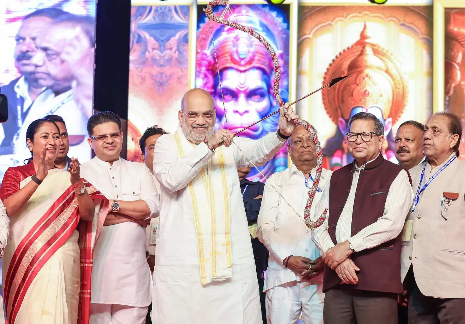 दिल्ली CM रेखा गुप्ता ने मिंटो रोड काली मंदिर में की दुर्गा पूजा, बोलीं- सनातन संस्कृति का अनुपम उत्सव