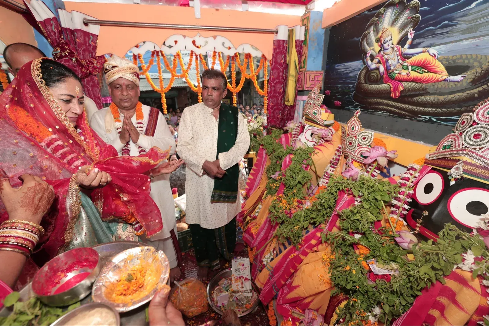 CM Rekha Gupta Offers Prayers at Shalimar Bagh Rath Yatra