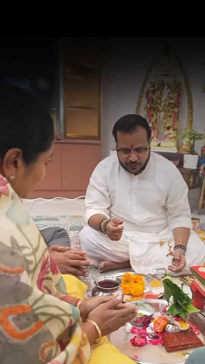 CM Rekha Gupta Offers Rudrabhishek Prayers on Sawan Shivratri