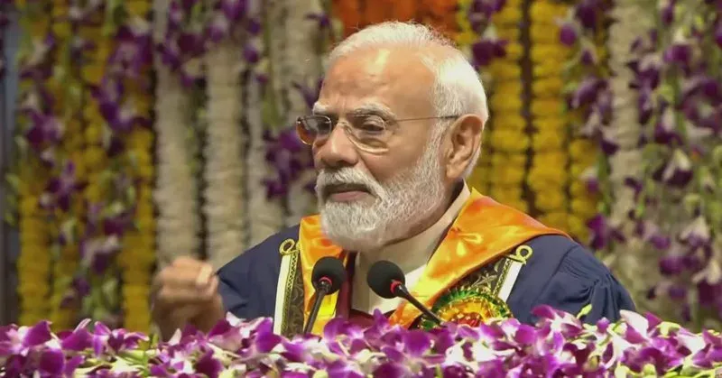 CM Rekha Gupta Shares PM Modi at IIT Delhi Convocation