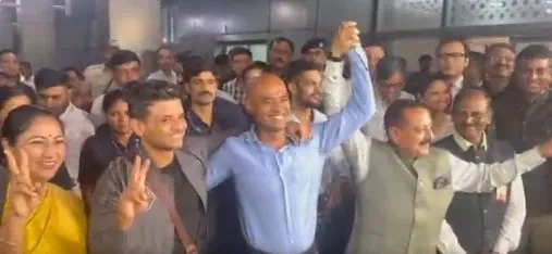 Did CM Rekha Gupta and Union Minister Jitendra Singh Welcome Astronaut Shubhanshu Shukla at Delhi Airport?
