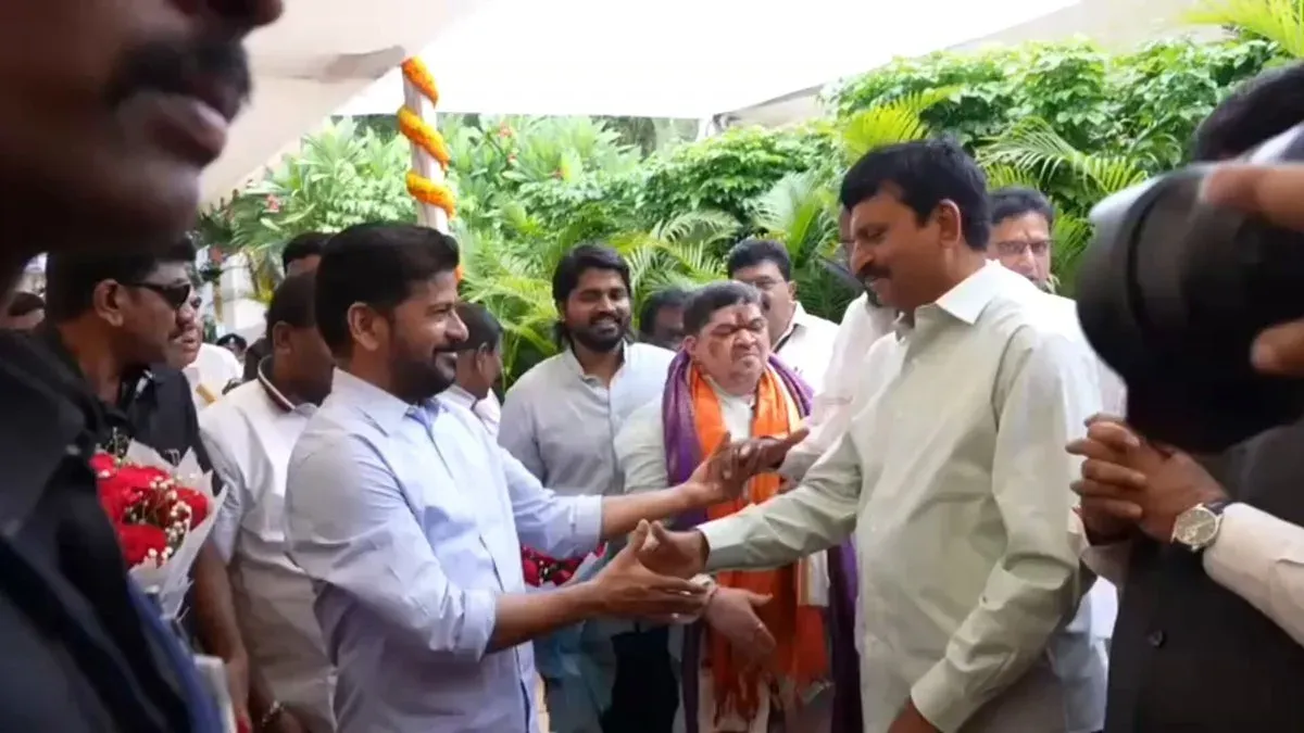 CM Revanth Reddy joins Lashkar Bonalu feast at Ponnam's residence