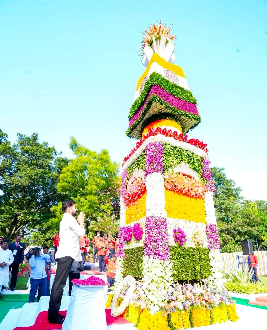 CM Revanth Reddy pays tribute at Gun Park on Telangana Formation Day