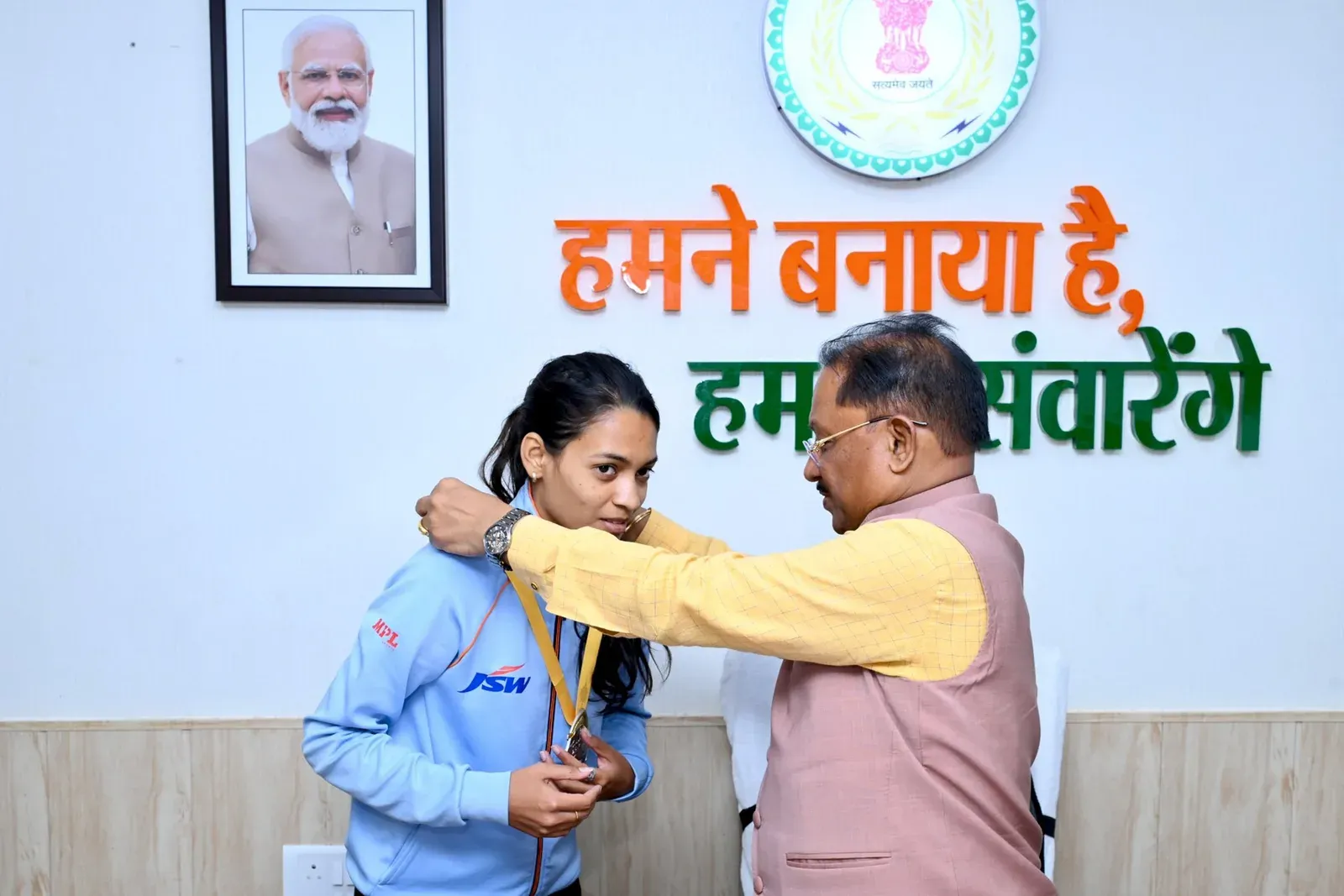 CM Sai Congratulates Vedika on Fencing Silver Medal