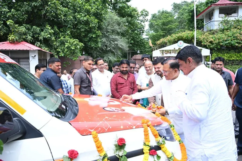 CM Sai flags off free ambulance for Dharshiwa from Raipur