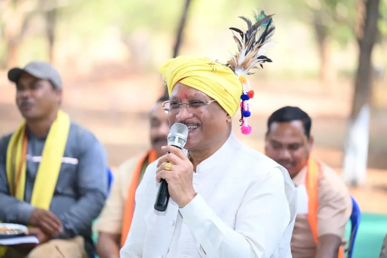 CM Sai Holds Jan Chaupal Under Tree in Narayanpur