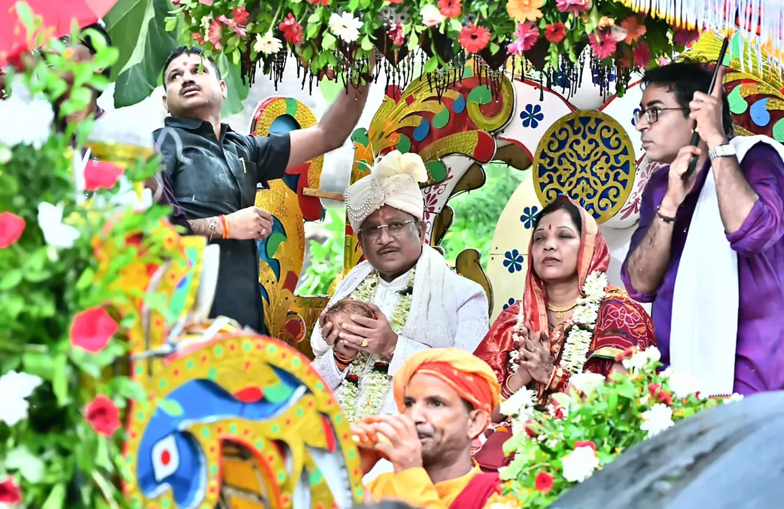 CM Sai joins Dokada Jagannath Rath Yatra, plays Gajapati role