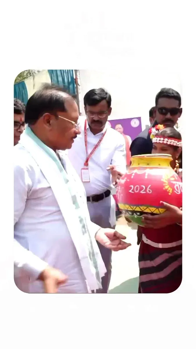CM Sai joins shramdaan, meets beneficiaries in Baloda Bazar