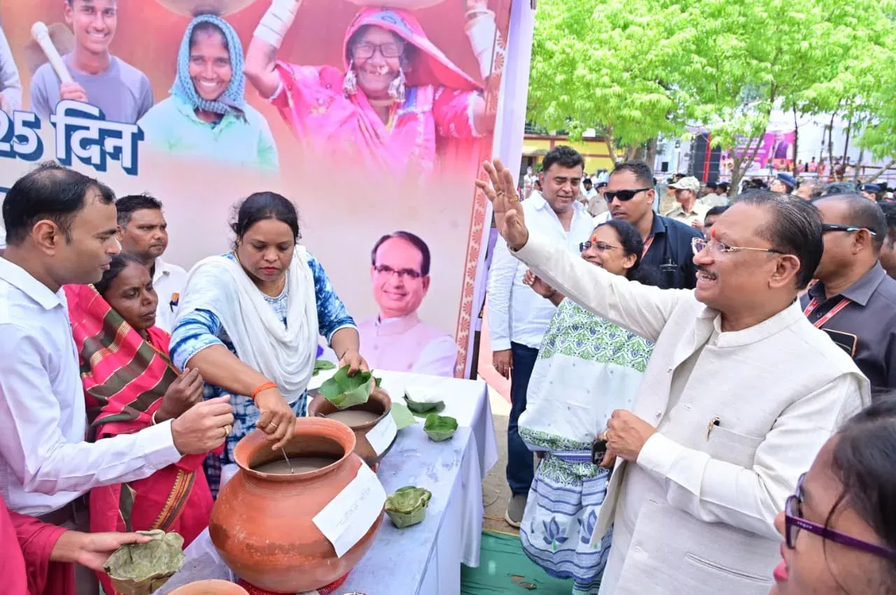 CM Sai Meets Bihan Women, Awards 100 Lakhpati Didi Certificates in Kondagaon