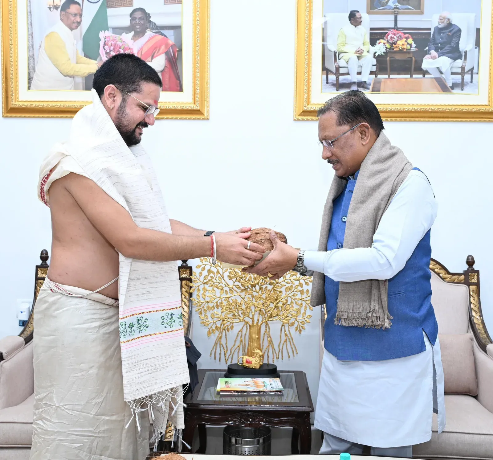 CM Sai Meets Kathavachak Acharya Yuvraj Pandey in Raipur