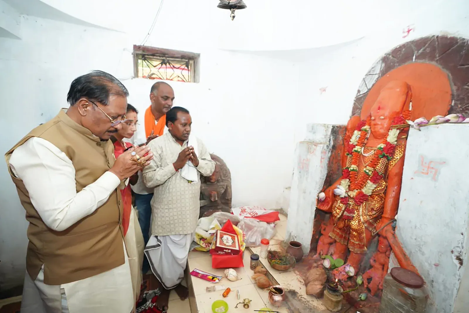 CM Sai Offers Prayers at Thathari Temple During Sushasan Tihar
