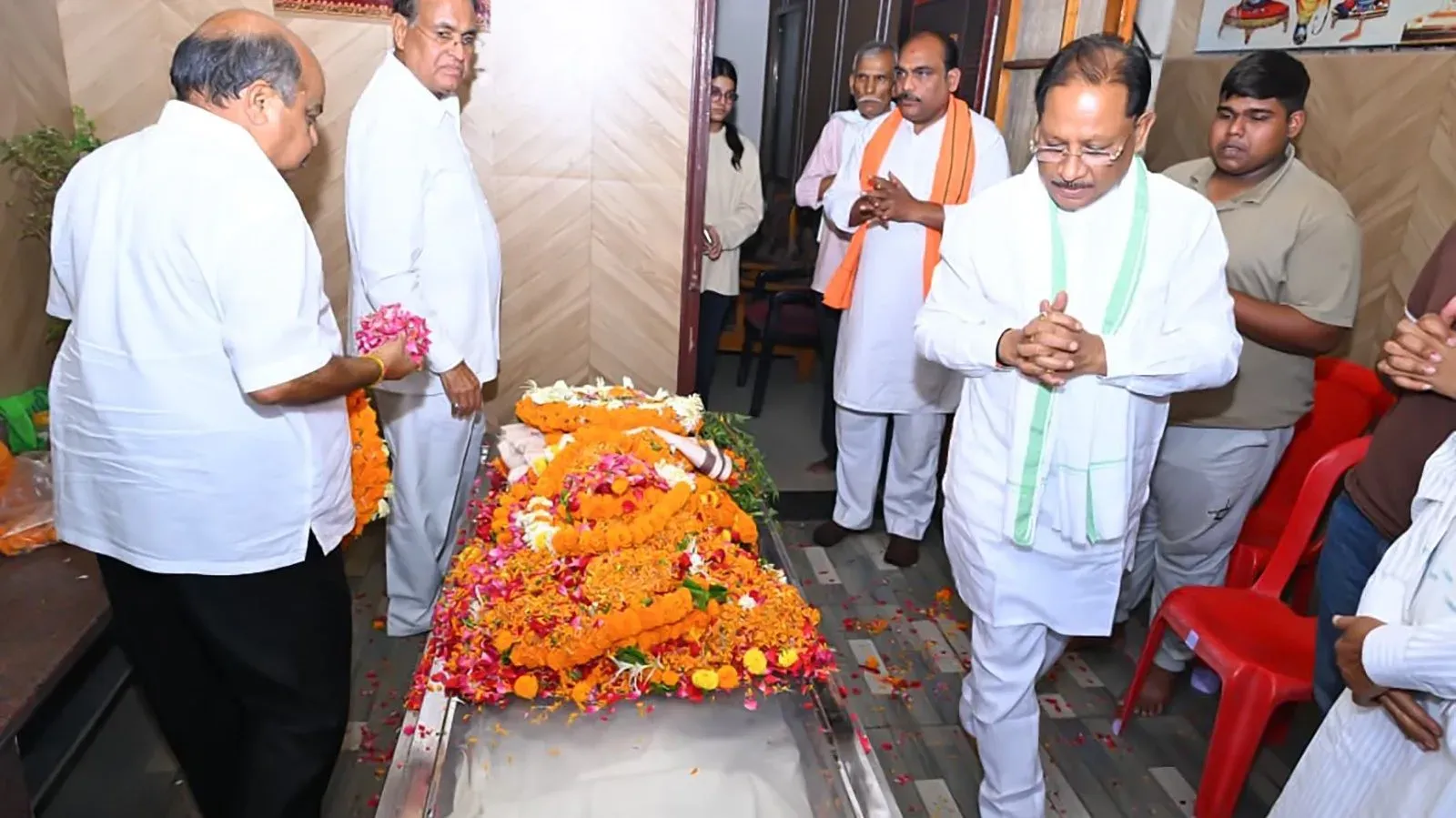 CM Sai Pays Last Respects to BJP Leader Rupnarayan Sinha