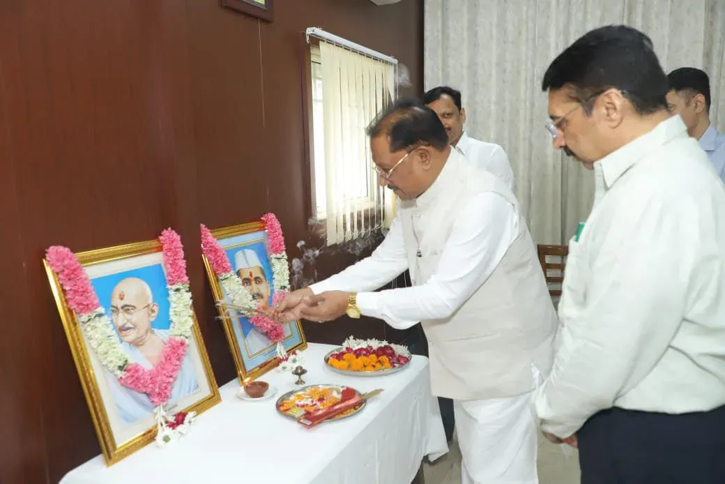 CM Sai pays tribute to Gandhi and Shastri at Chhattisgarh Sadan