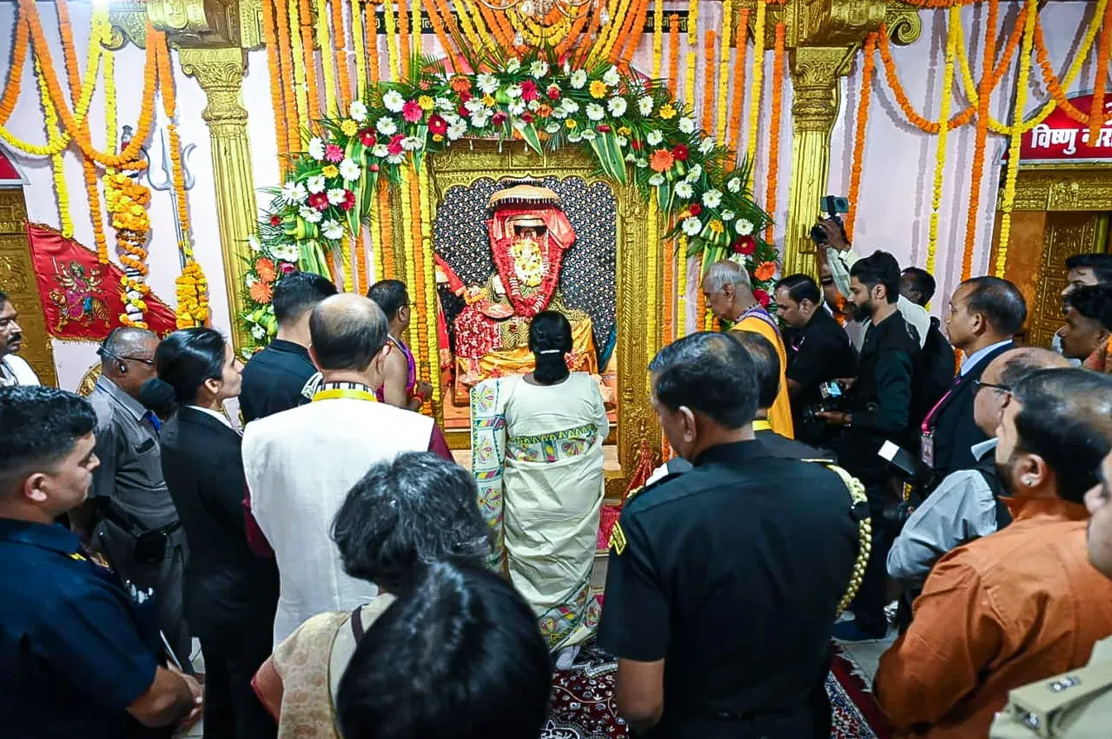 CM Sai, President Murmu Offer Prayers at Danteshwari Temple