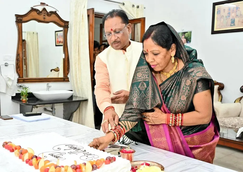 CM Sai Thanks Opposition Leader Mahant for Wishes