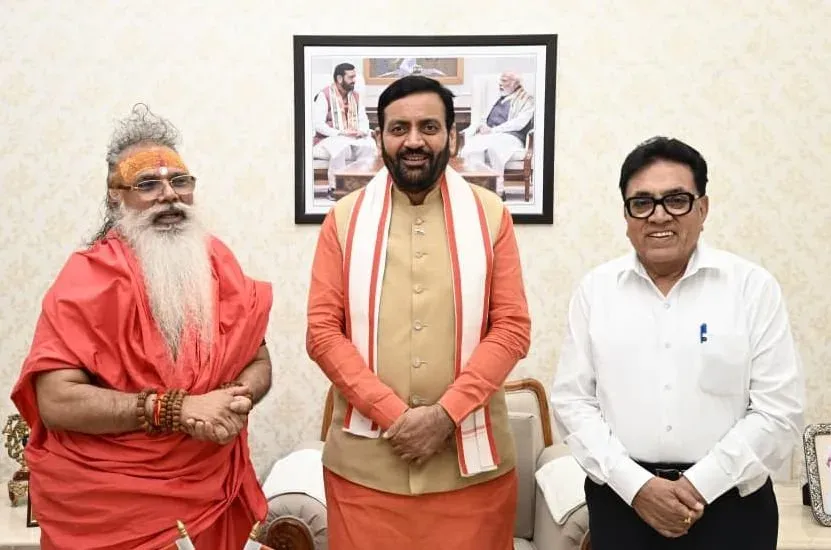 CM Saini Meets Spiritual Leader Swami Dharmadev at Chandigarh Residence