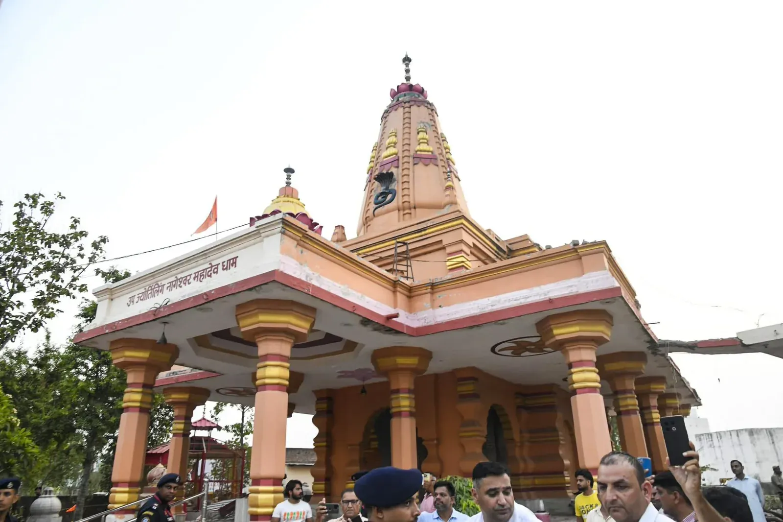 CM Saini Pays Tribute to Saint Nataraj Giri, Inspects Dome Collapse at Babaen Temple