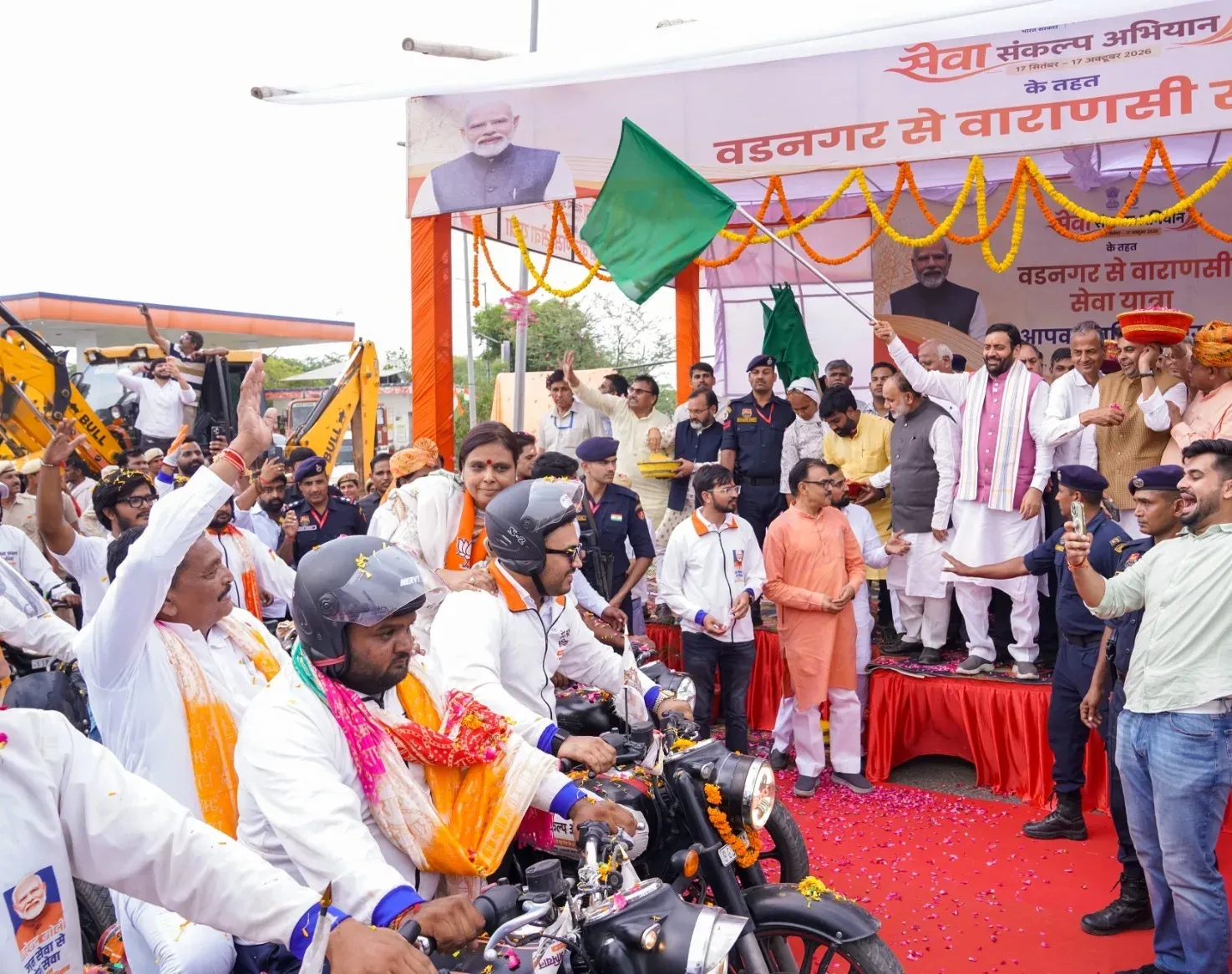 CM Saini Welcomes Seva Sankalp Yatra Riders in Mahendragarh