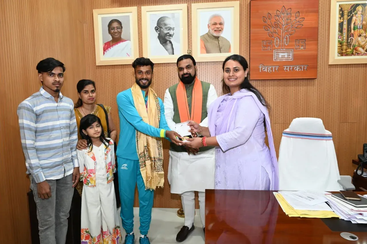 CM Samrat Choudhary Honours Bihar Sprinter Piyush Raj, Promises Govt Job