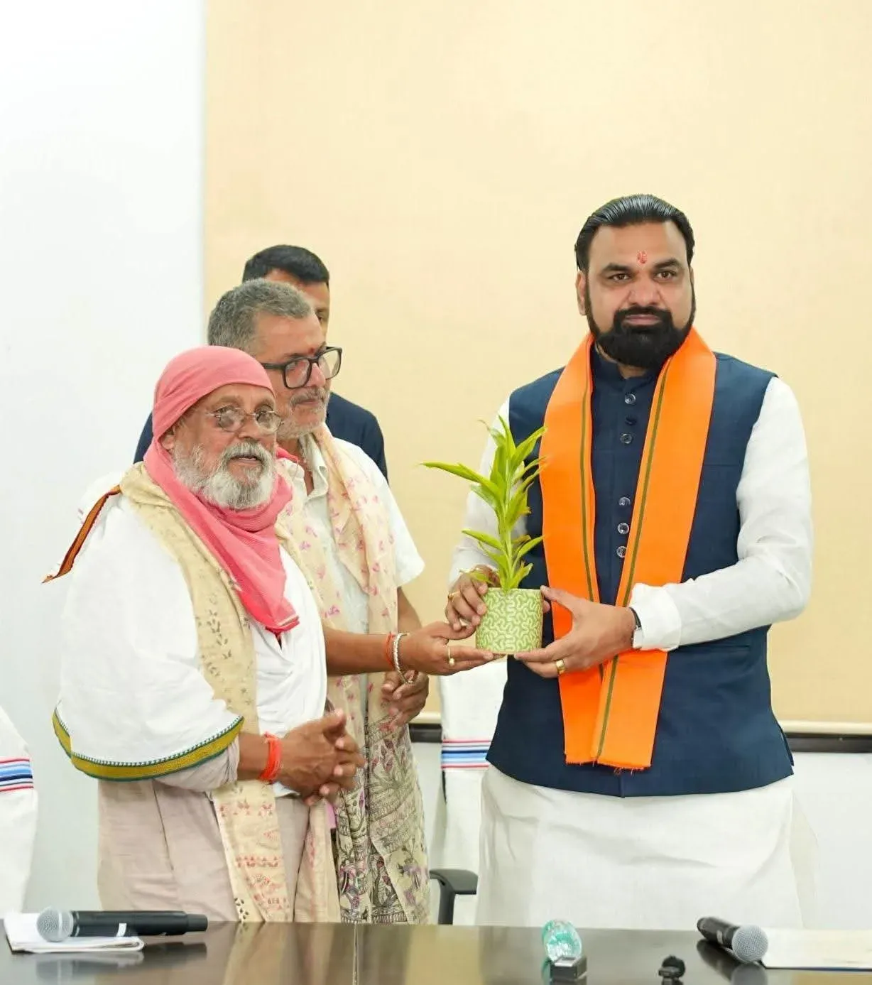 CM Samrat Choudhary meets 3,000-km Nepal-to-Uttarakhand cycle yatra team