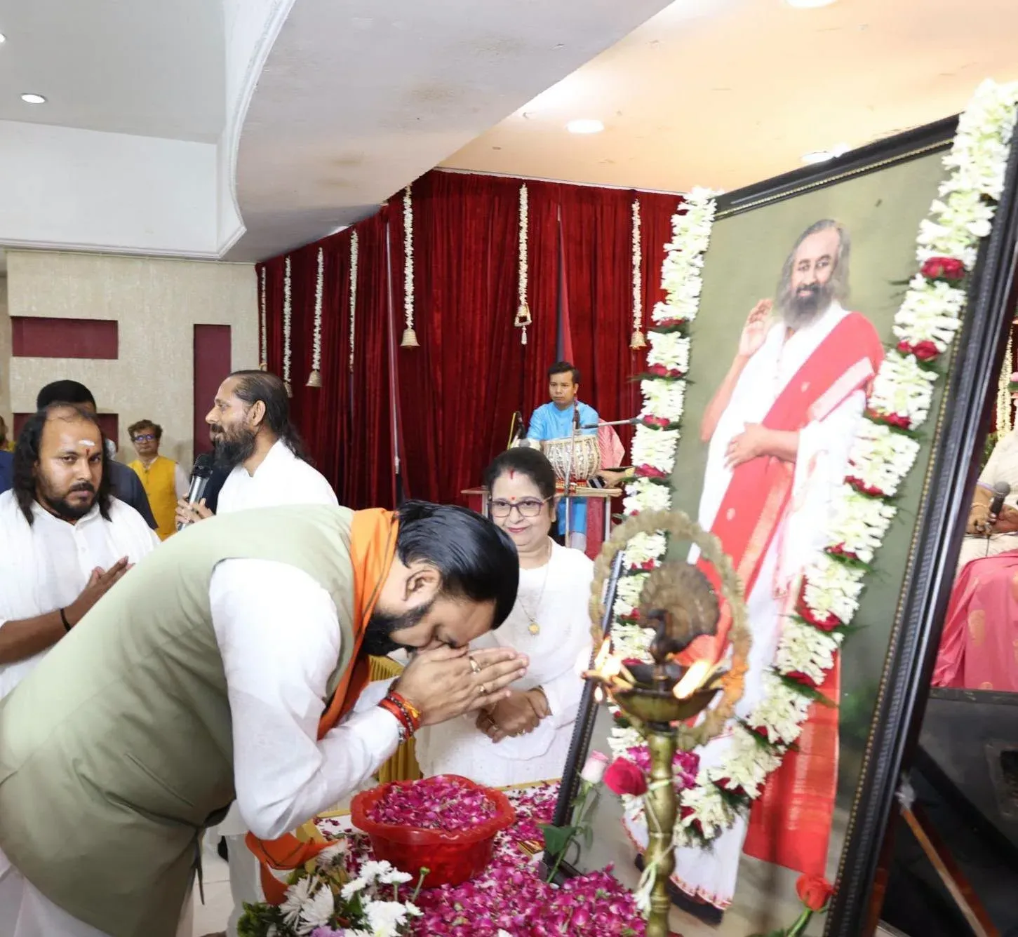 CM Samrat Choudhary seeks blessings at Patna temple and ashram