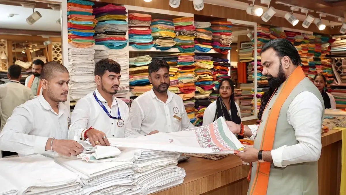 CM Samrat Choudhary shops handloom on National Handloom Day