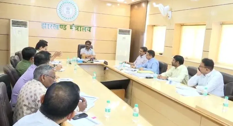 हेमंत सोरेन का निर्देश: सीएम स्कूल ऑफ एक्सीलेंस की संख्या 5,000 तक बढ़ाएं, हर पंचायत को मिले गुणवत्तापूर्ण शिक्षा
