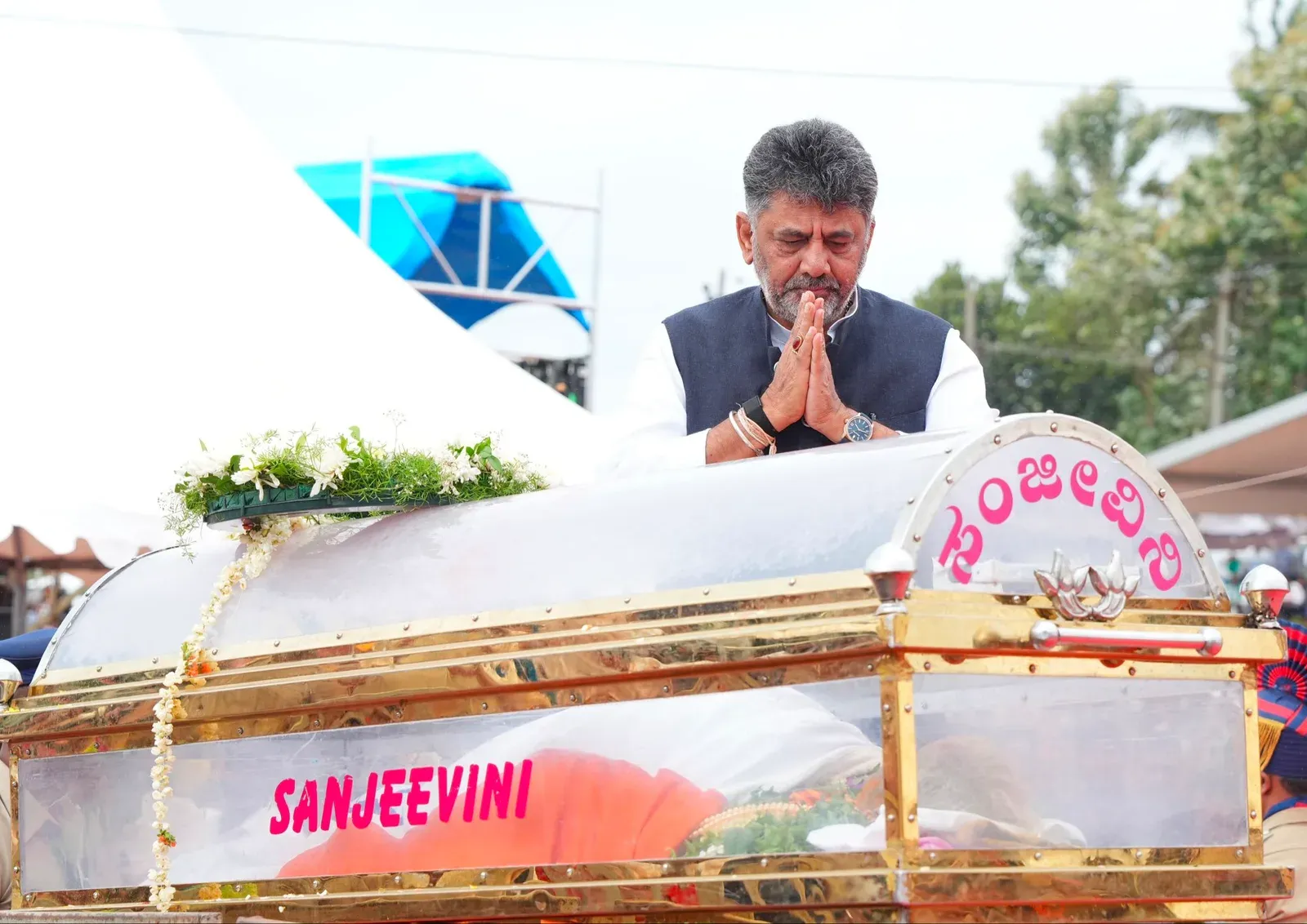 CM Shivakumar attends Chennamma's funeral with full state honours