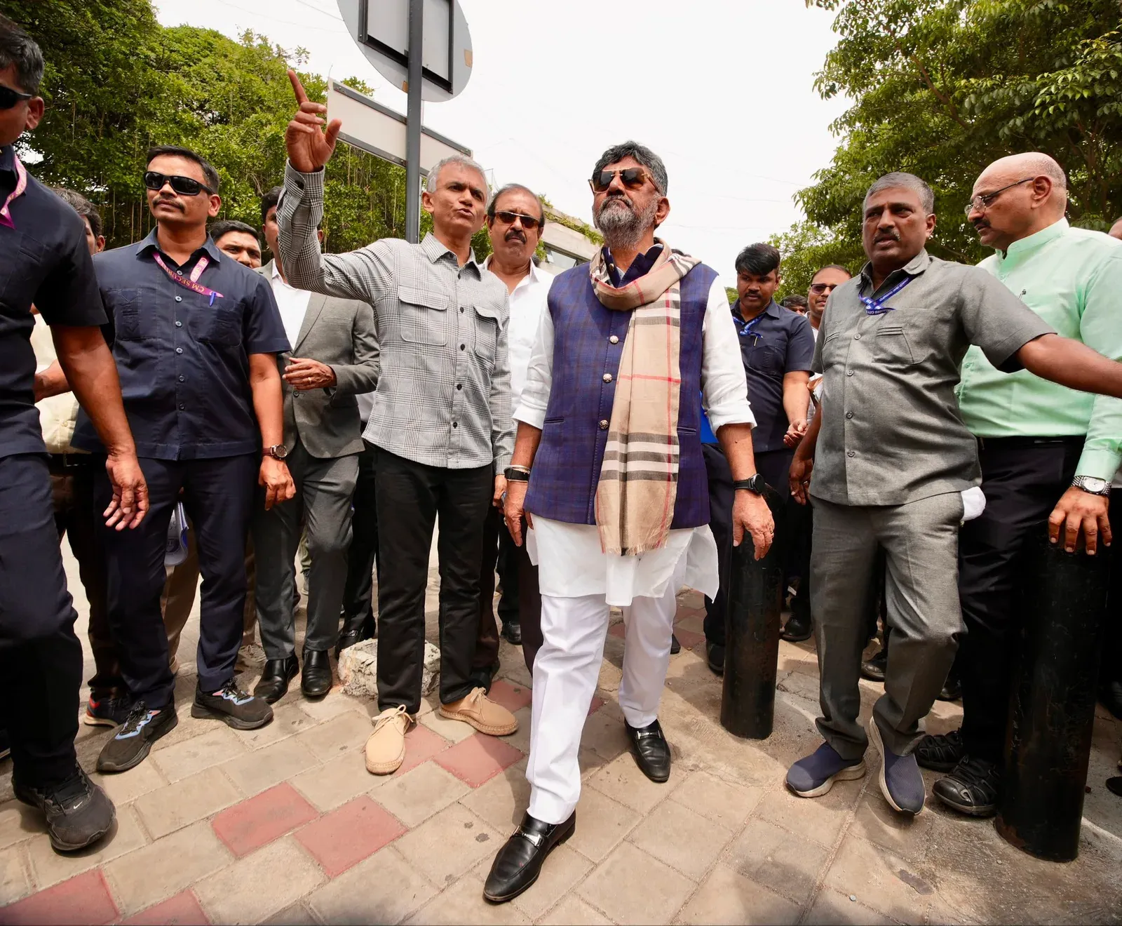 CM Shivakumar Inspects Bengaluru Footpaths at Ashoka Pillar