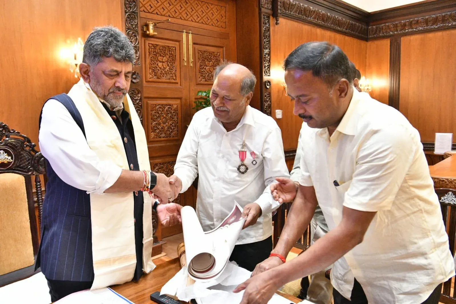 CM Shivakumar meets Padma Shri Ankegowda, founder of Pustaka Mane