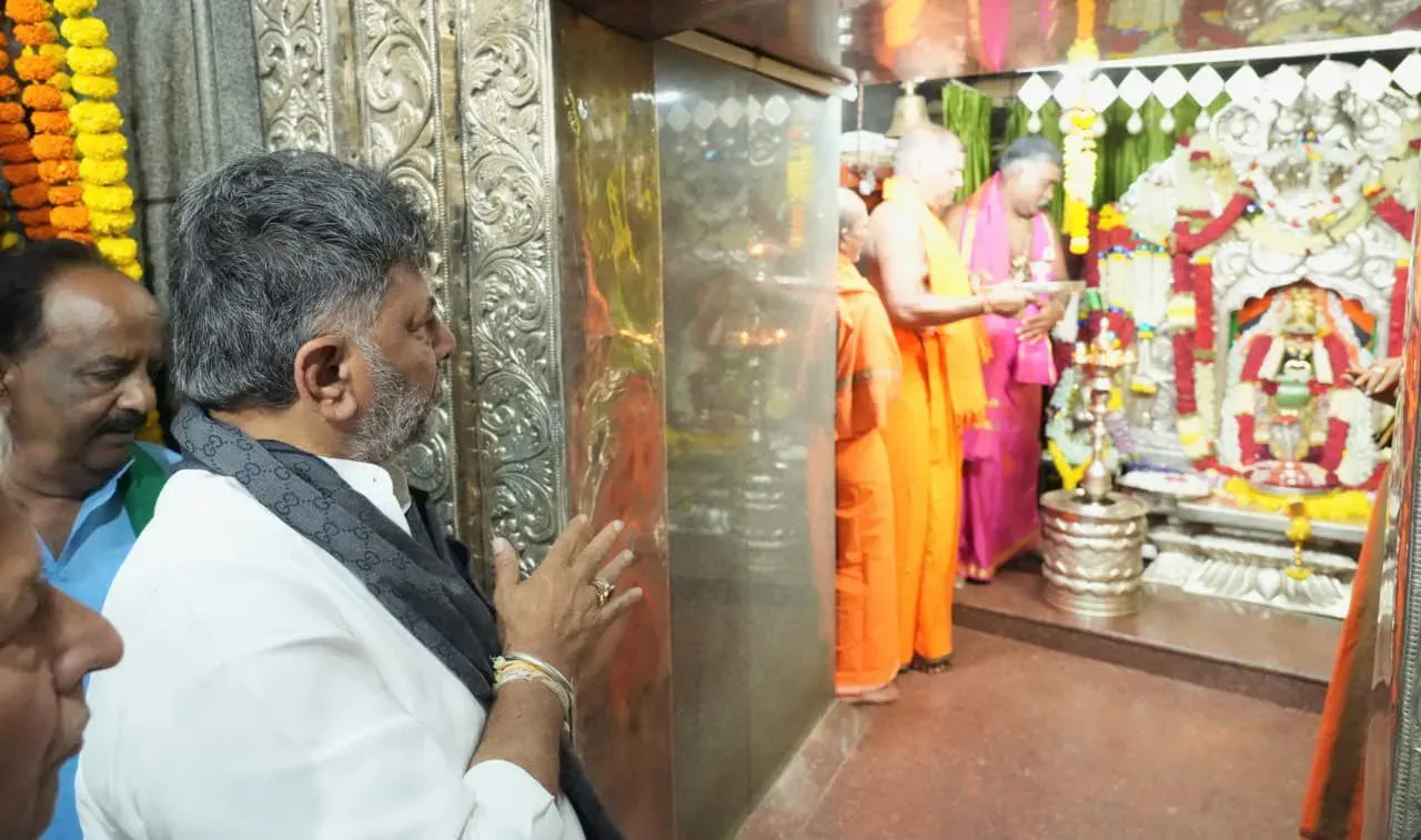 CM Shivakumar Offers Prayers at Renuka Yellamma Temple in Savadatti