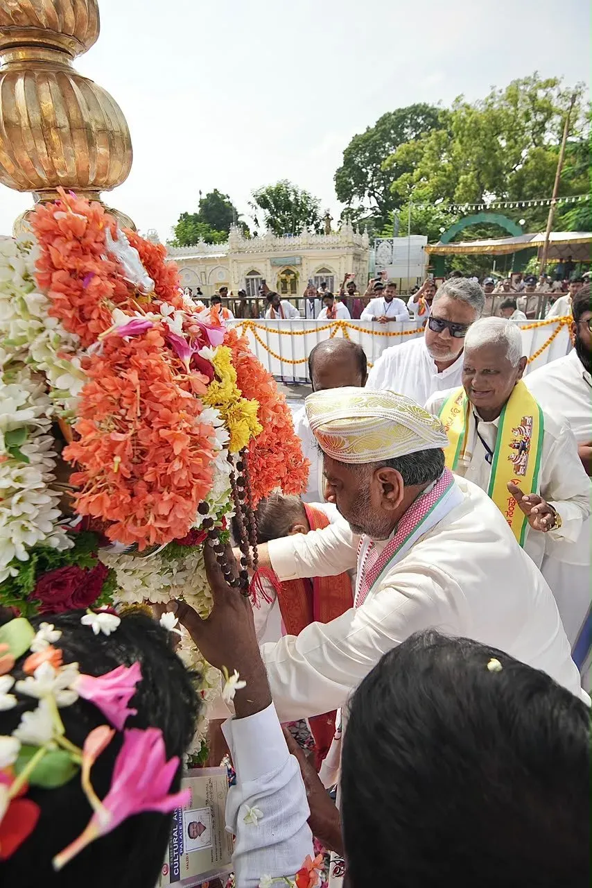CM Shivakumar Performs Nandidhwaja Puja at Mysore Palace for Dasara