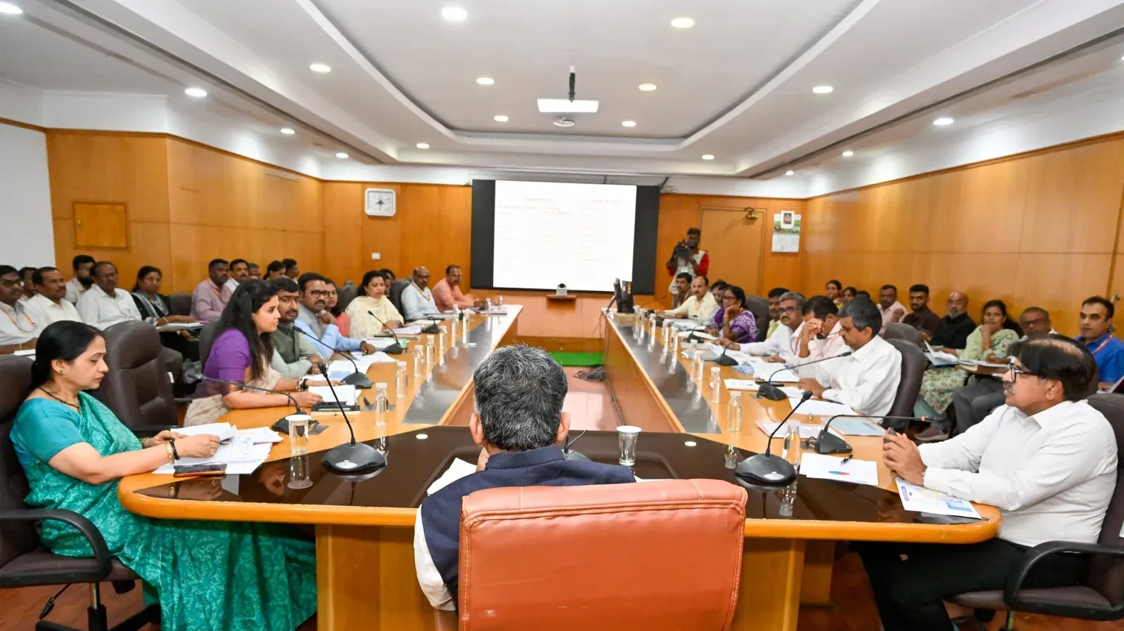 CM Shivakumar Reviews Mines & Geology Dept at Vidhana Soudha