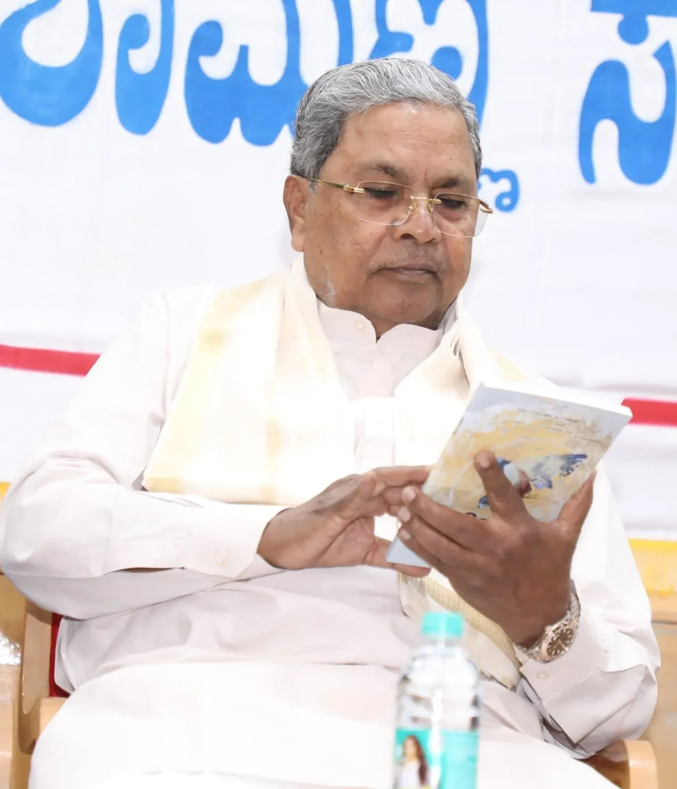 CM Siddaramaiah Honours Senior Journalist Udayakumar at Khadri Shamanna Award Ceremony