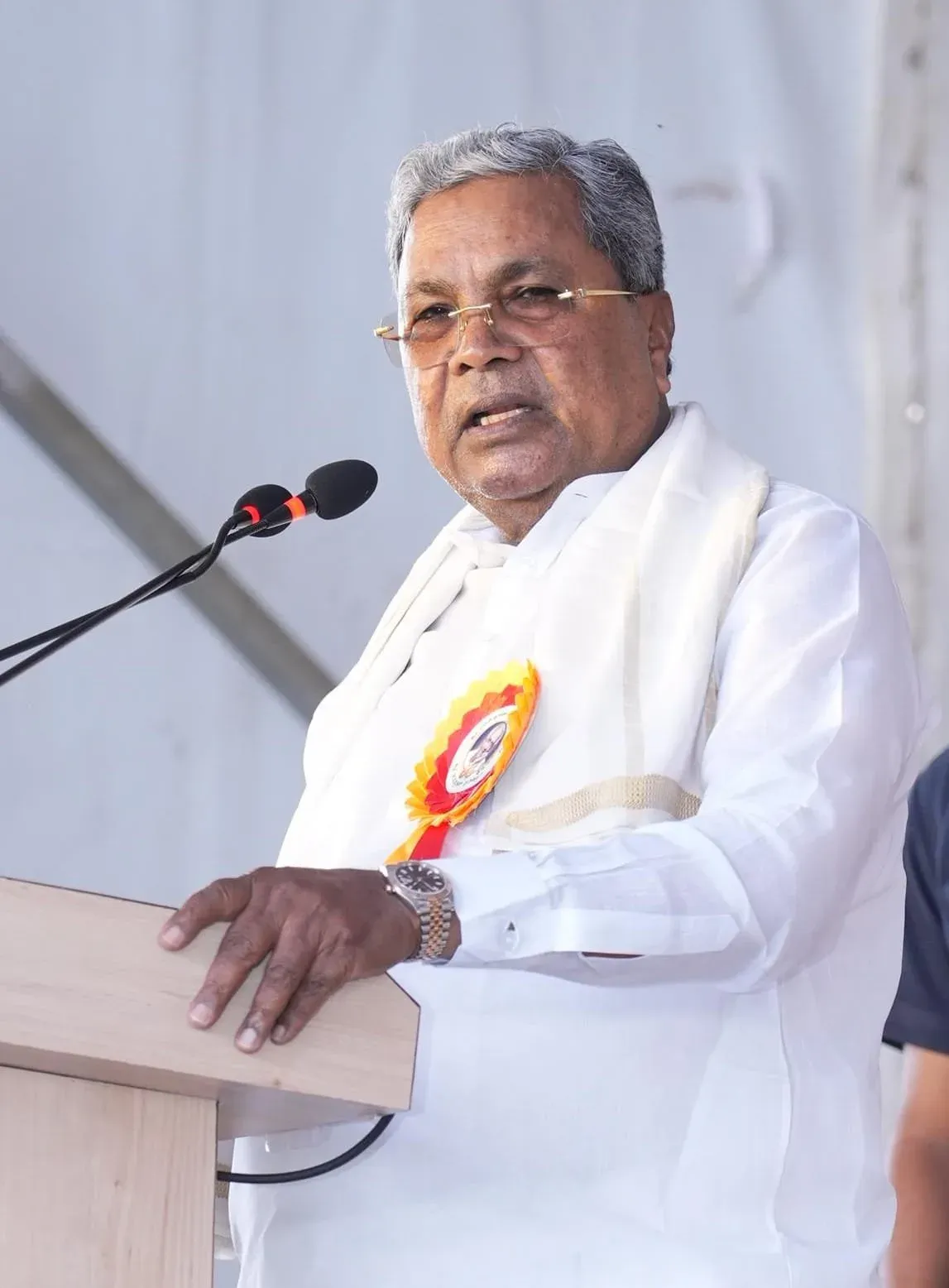CM Siddaramaiah unveils M.P. Prakash statue at 86th birth anniversary