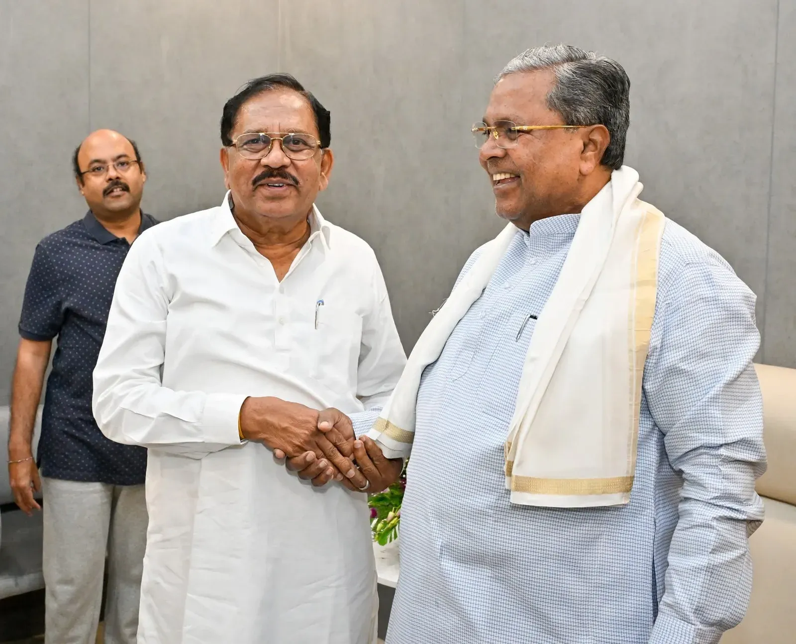 CM Siddaramaiah wishes Deputy CM Parameshwara on birthday