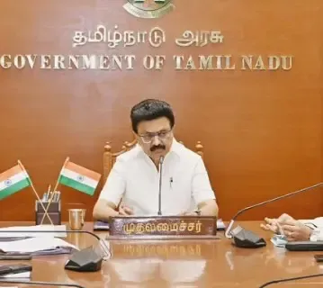 मुख्यमंत्री स्टालिन ने नई परियोजनाओं का शिलान्यास किया और अधिकारियों को सौंपे वाहन