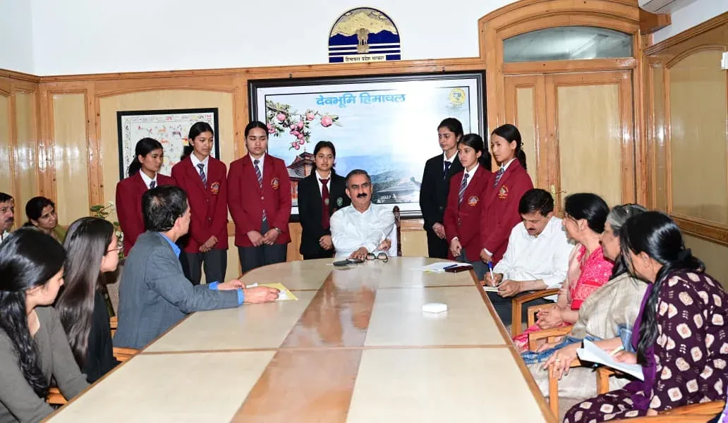 CM Sukhu Meets ST Scholarship Students, Highlights Loan Scheme