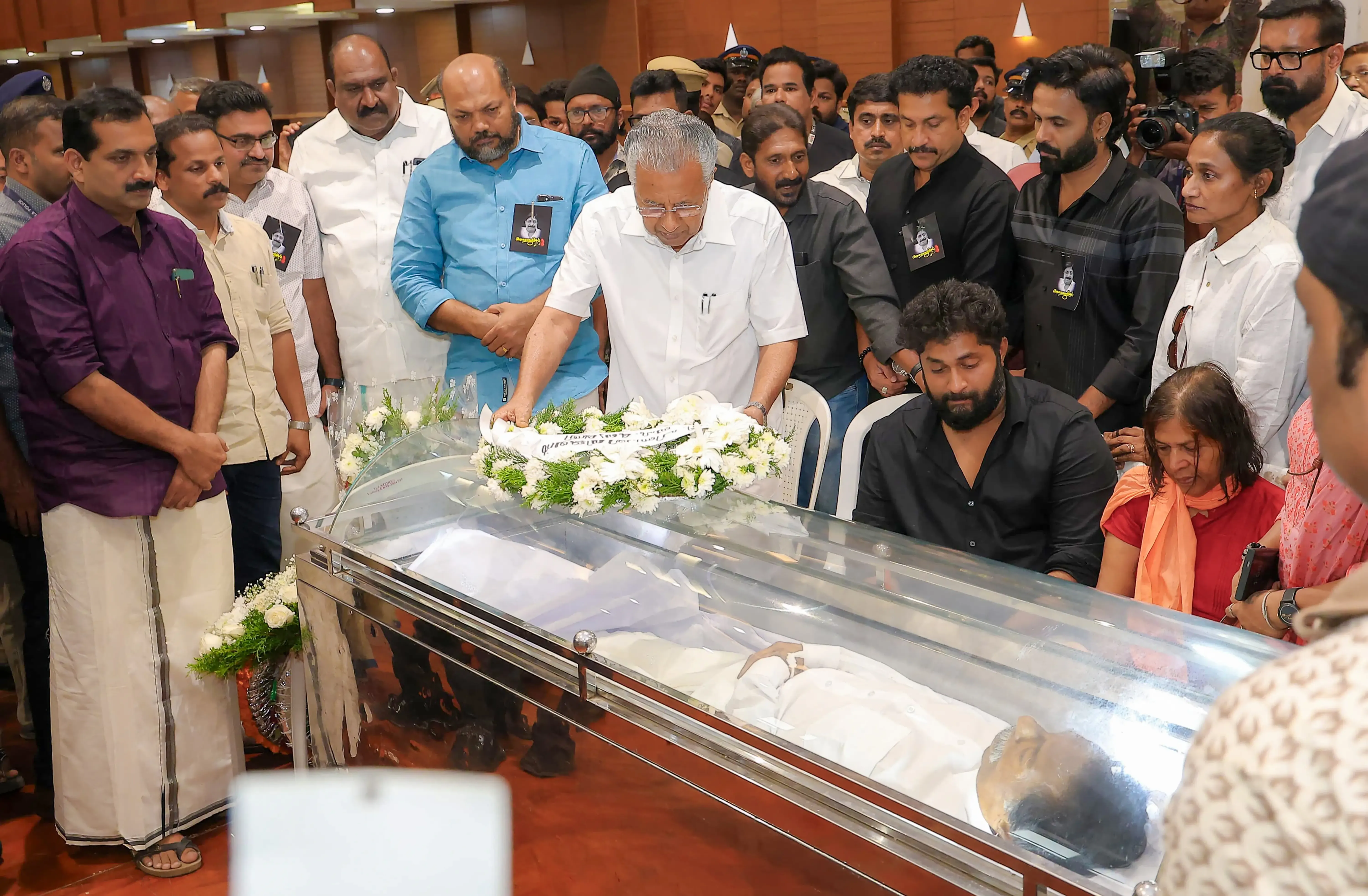 How Did CM Vijayan, Satheesan, and Others Honor Sreenivasan's Legacy in Malayalam Cinema?