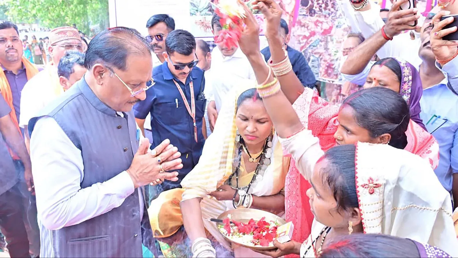 CM Vishnu Deo Sai performs Annaprashan of infants at Dantewada camp