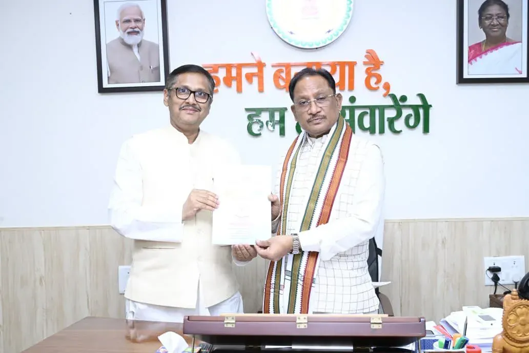 CM Vishnu Deo Sai Receives Vishwa Hindi Parishad Chief