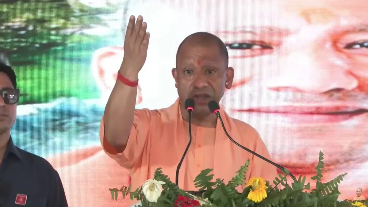 CM Yogi Highlights World-Class Tech Used in Ganga Expressway