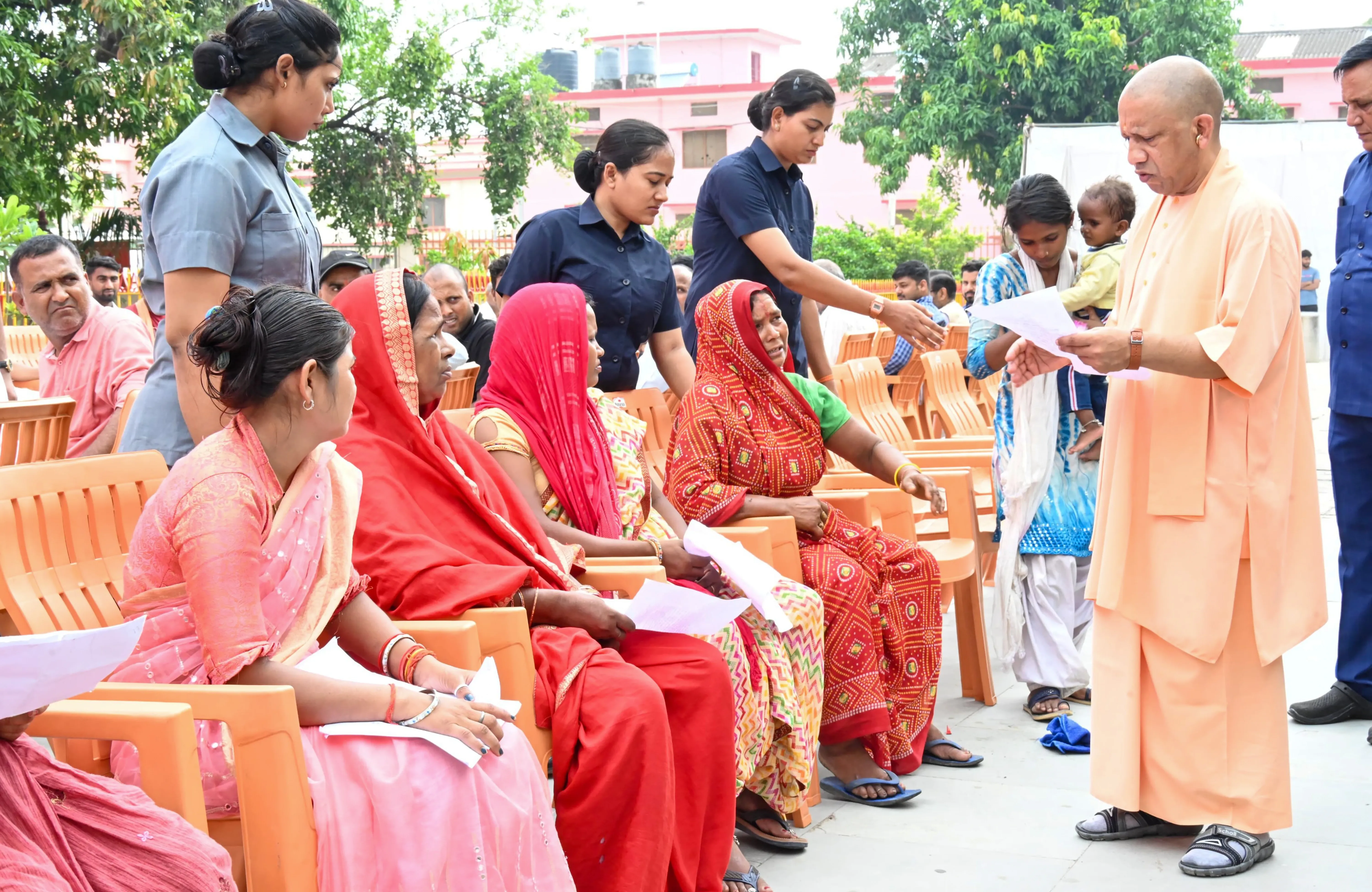 How did CM Yogi address issues for over 200 families at Gorakhnath temple?