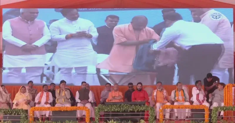 CM Yogi inaugurates medical college, 221 projects in Lalitpur