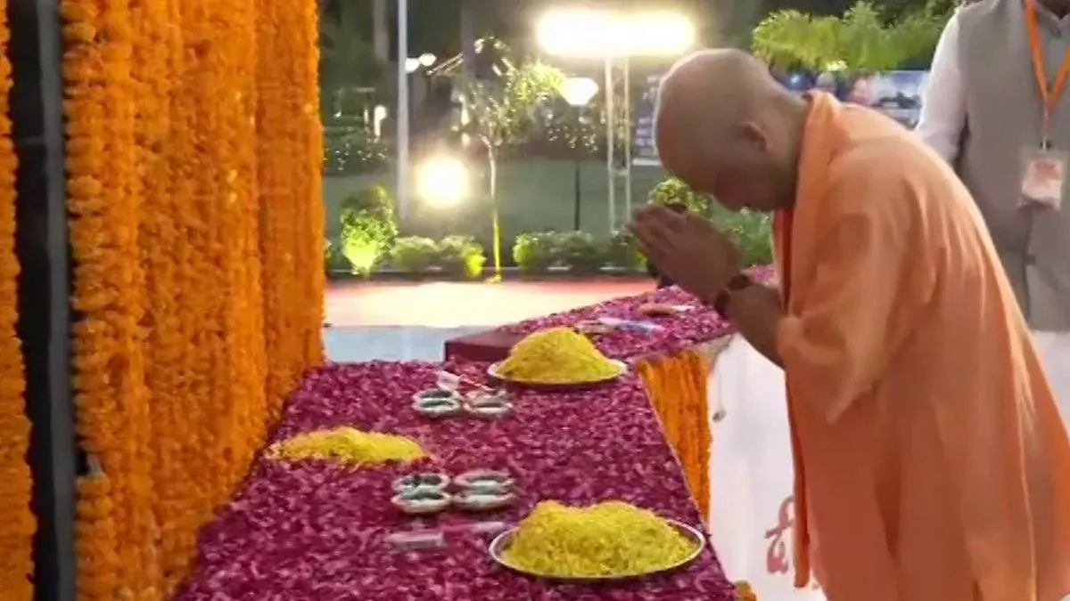 CM Yogi joins Deepotsav at Sant Ravidas Ghat, Kashi