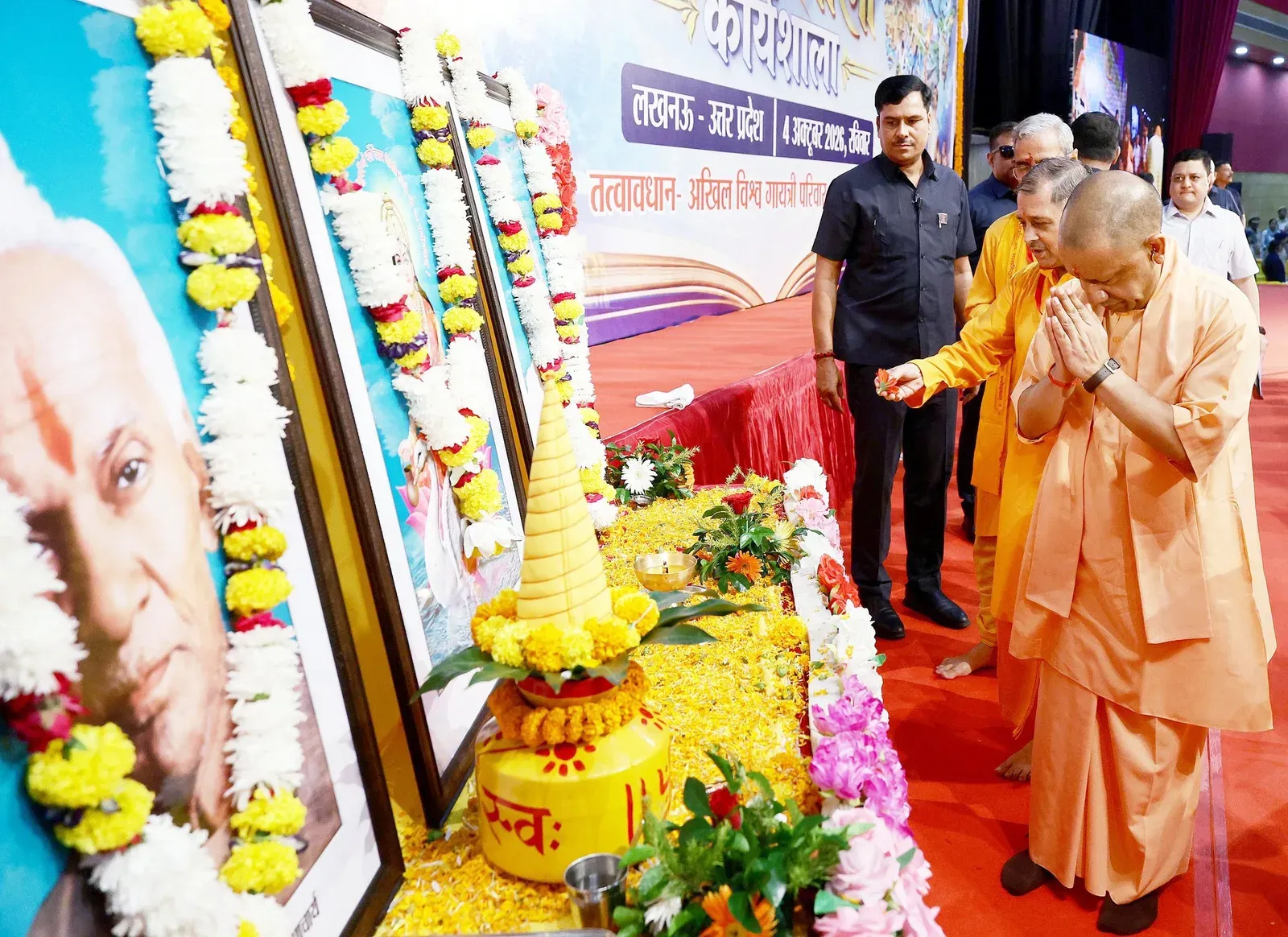 CM Yogi joins Gayatri Pariwar's teacher workshop in Lucknow