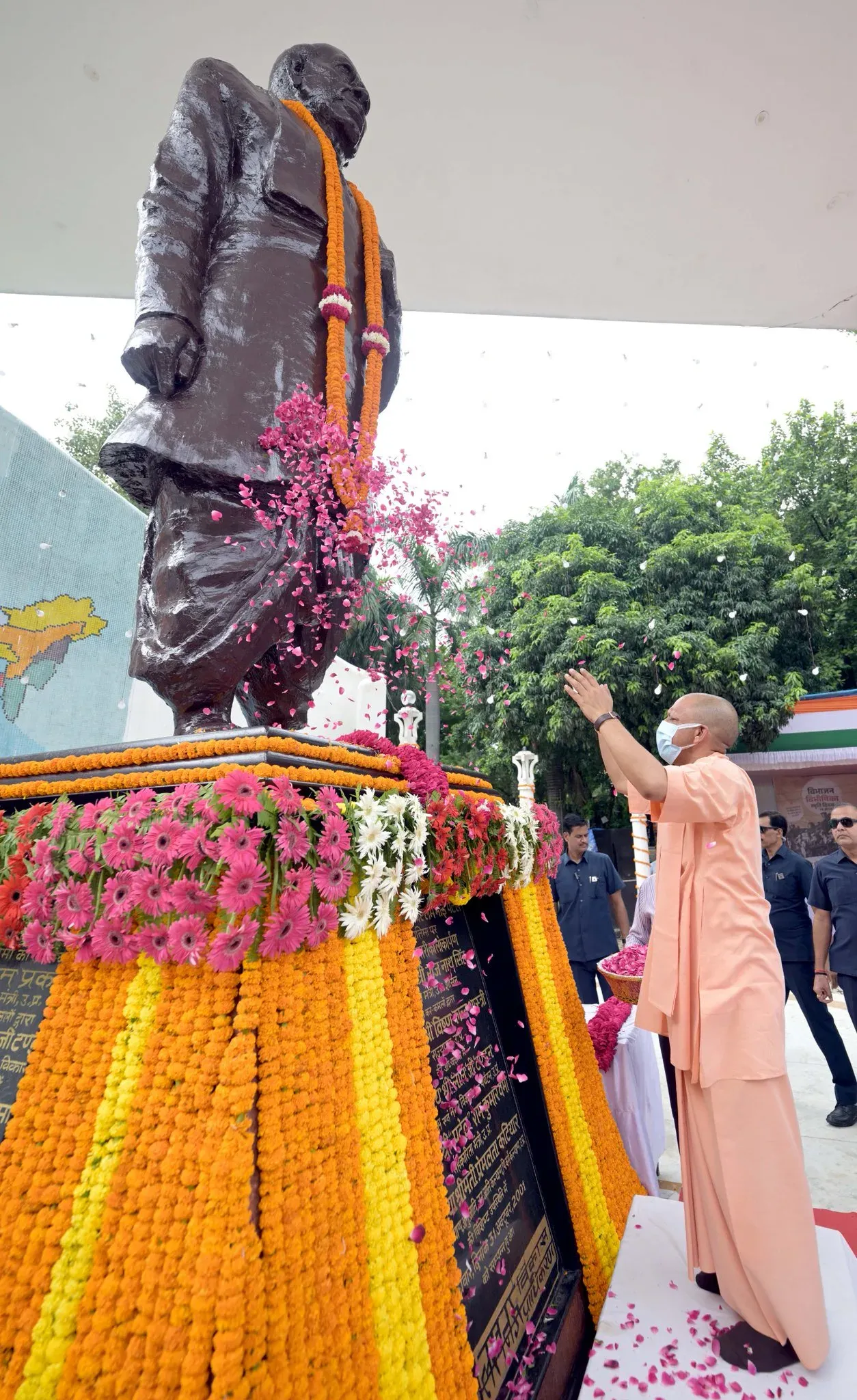 CM Yogi joins Partition Horrors march in Lucknow, pays tribute to Patel