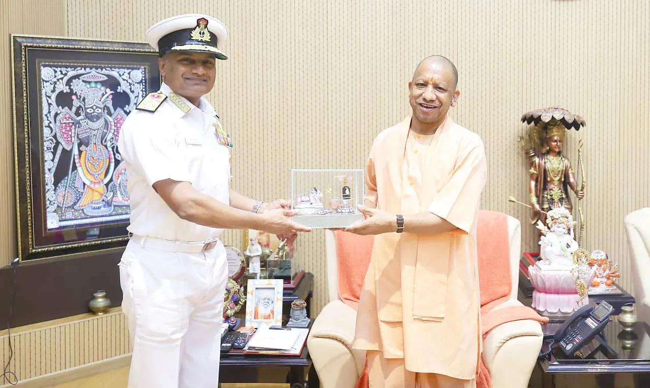 CM Yogi Meets Indian Navy Chief in Lucknow